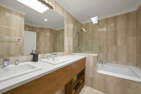 Montipora Unit 3 - In The Heart Of Airlie, Wi-fi And Netflix - Accommodation Adelaide 8
