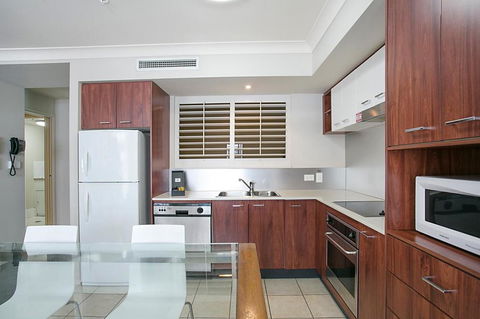 Towers Of Chevron - Private Apartment - Accommodation Adelaide 3
