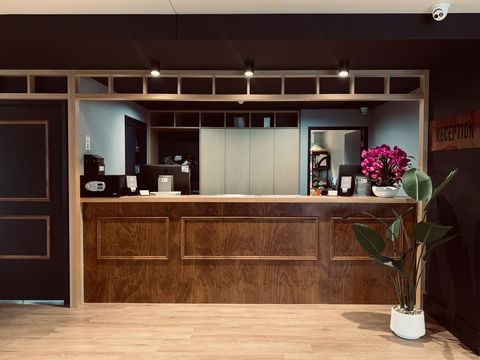 Woodroffe Hotel - Accommodation Adelaide 1