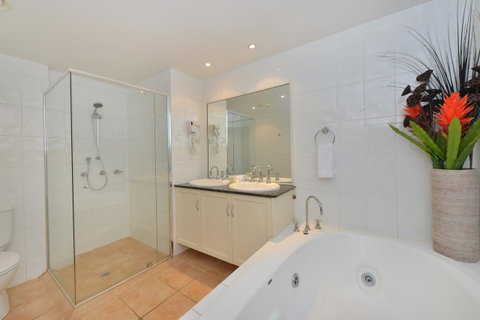Cayman Villas Port Douglas - Accommodation Adelaide 25