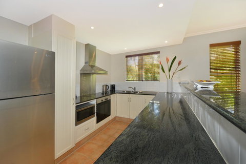 Cayman Villas Port Douglas - Accommodation Adelaide 40