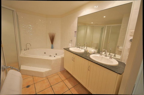 Cayman Villas Port Douglas - Accommodation Adelaide 12