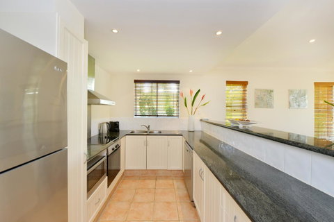 Cayman Villas Port Douglas - Accommodation Adelaide 42