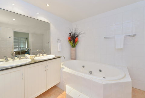 Cayman Villas Port Douglas - Accommodation Adelaide 24