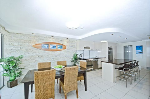 Burleigh Beach Tower - Accommodation Adelaide 14