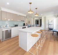 Waterfront Theme Park Getaway - Accommodation Adelaide