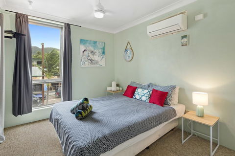 Location! 2BR Town View Unit In Centre Of Airlie. - Accommodation Adelaide 0