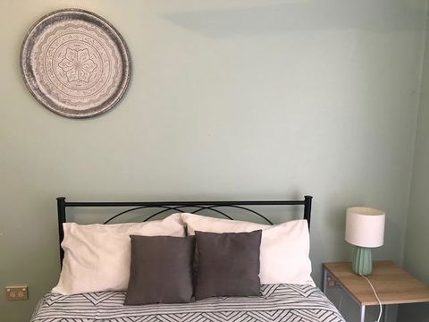 Location! 2BR Town View Unit In Centre Of Airlie. - Accommodation Adelaide 21