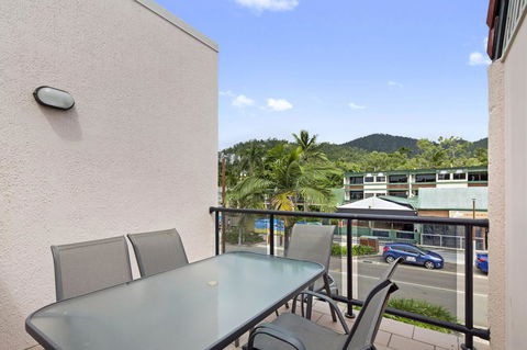 Location! 2BR Town View Unit In Centre Of Airlie. - Accommodation Adelaide 2