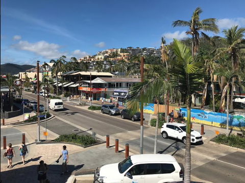 Location! 2BR Town View Unit In Centre Of Airlie. - Accommodation Adelaide 20