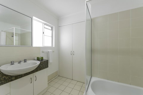 Tropical Nites Holiday Townhouses - Accommodation Adelaide 16