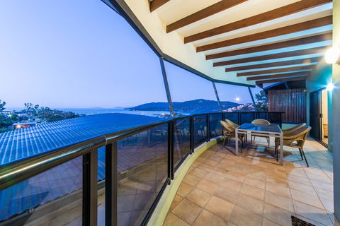 Paradise Penthouse At Waves - Airlie Beach - Accommodation Adelaide 24