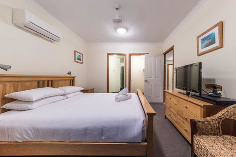 Paradise Penthouse At Waves - Airlie Beach - Accommodation Adelaide 11
