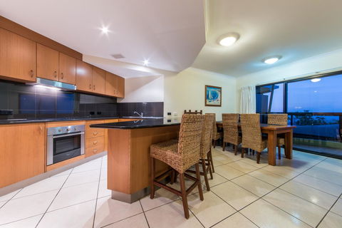 Paradise Penthouse At Waves - Airlie Beach - Accommodation Adelaide 4
