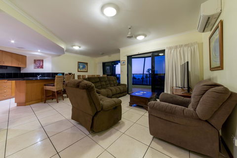 Paradise Penthouse At Waves - Airlie Beach - Accommodation Adelaide 10