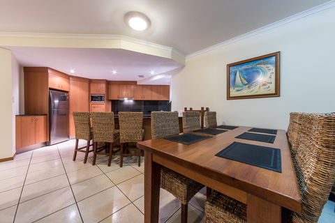 Paradise Penthouse At Waves - Airlie Beach - Accommodation Adelaide 5
