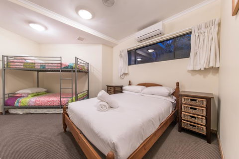 Paradise Penthouse At Waves - Airlie Beach - Accommodation Adelaide 16