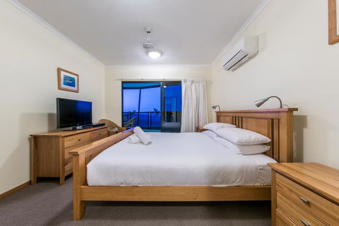 Paradise Penthouse At Waves - Airlie Beach - Accommodation Adelaide 15