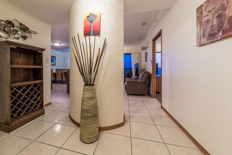 Paradise Penthouse At Waves - Airlie Beach - Accommodation Adelaide 19