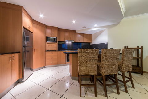Paradise Penthouse At Waves - Airlie Beach - Accommodation Adelaide 6