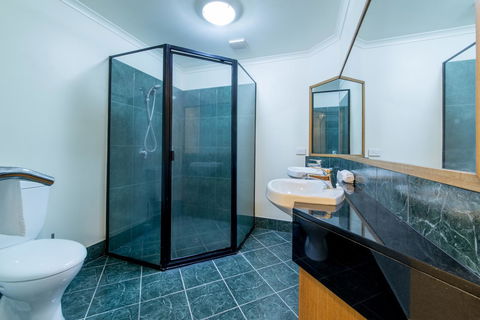 Paradise Penthouse At Waves - Airlie Beach - Accommodation Adelaide 20