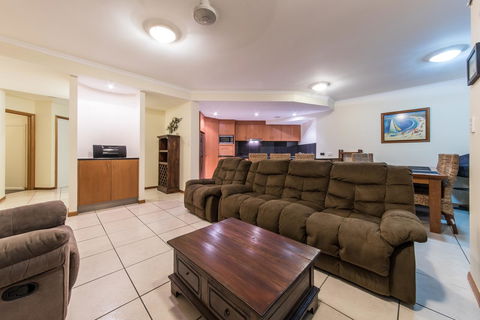 Paradise Penthouse At Waves - Airlie Beach - Accommodation Adelaide 7