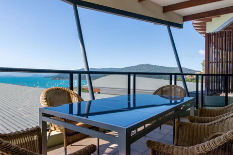Paradise Penthouse At Waves - Airlie Beach - Accommodation Adelaide 25