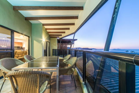 Paradise Penthouse At Waves - Airlie Beach - Accommodation Adelaide 28