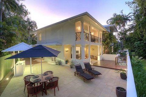 Whispering Palms - Accommodation Adelaide 0