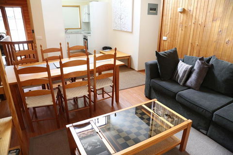 Whispering Pines 1 - Accommodation Adelaide 1