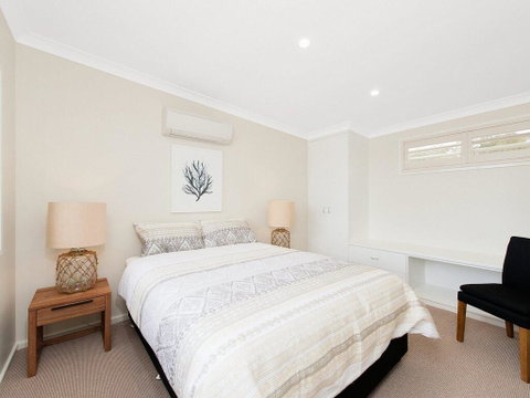 Whispering Sands', 10 Sandy Point Road - Luxury Waterfront Home With Aircon, WIFI & Foxtel - Accommodation Adelaide 3