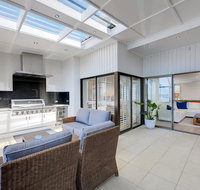 Whispering Sands' 10 Sandy Point Road - Luxury waterfront home with aircon WIFI  Foxtel - Accommodation Adelaide