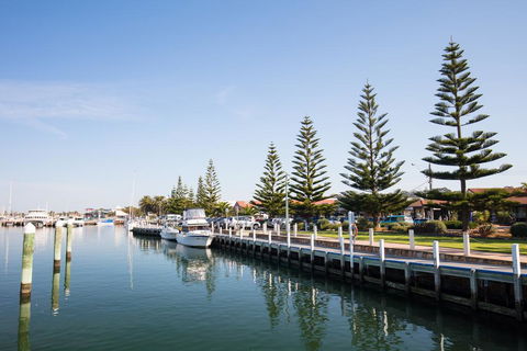 White Caps B - New Styles & Spacious Home - Accommodation Adelaide 0