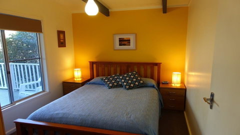 Wonky Pine Beach House, NARRWALLEE- 4 Bedroom - Accommodation Adelaide 3