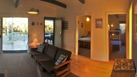 Wonky Pine Beach House, NARRWALLEE- 4 Bedroom - Accommodation Adelaide 2
