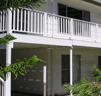 Wonky Pine Beach House NARRWALLEE- 4 bedroom - Accommodation Adelaide