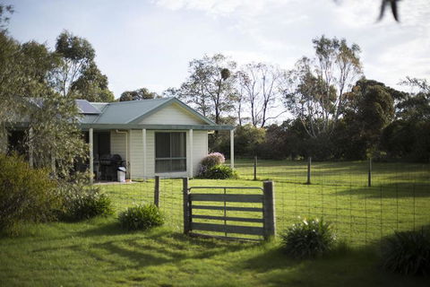 Woongara Cottage - Pet Friendly Country Retreat - Accommodation Adelaide 0