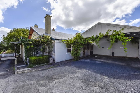 Wyatt Guest House - Accommodation Adelaide 1