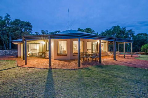 Yallingup Pet Friendly Bush Retreat - Accommodation Adelaide 0