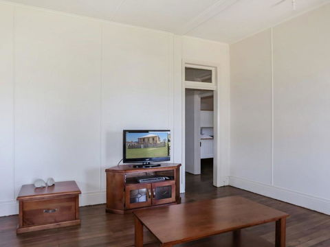 Yamba Pilot Cottage 1 - Pets Welcome - Close To Beach - Accommodation Adelaide 1