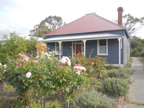 Yarram Cottage: Art And Accommodation - Accommodation Adelaide 0