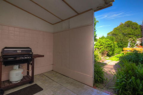 Young's Cottage - Circa: 1861 - Accommodation Adelaide 1
