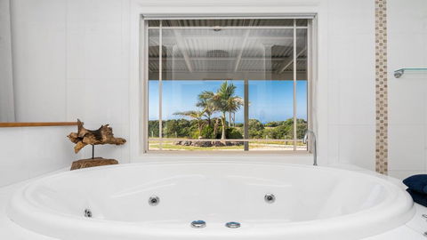 Your Luxury Escape - Byron Sunset Breeze - Accommodation Adelaide 0