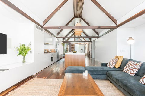 Your Luxury Escape - On The Bay - Stunning Beachfront Apartment - Accommodation Adelaide 2