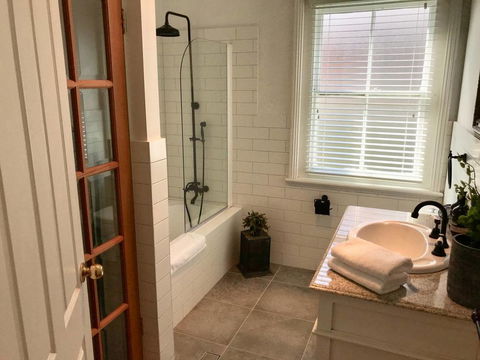 YSG The Edward Townhouse 153 - Walk To Town - Accommodation Adelaide 2