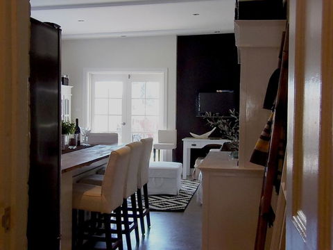 YSG The Edward Townhouse 155 - Steps To Town - Accommodation Adelaide 2