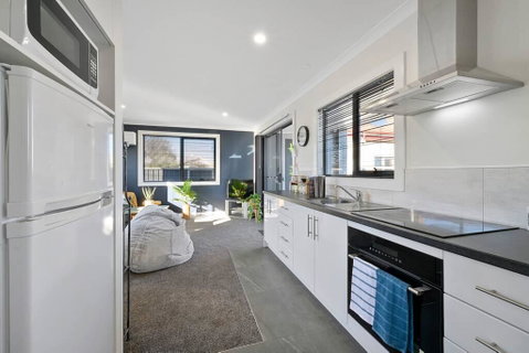 Zoo Villas: Villa Giraffe - Central Wynyard - Accommodation Adelaide 1