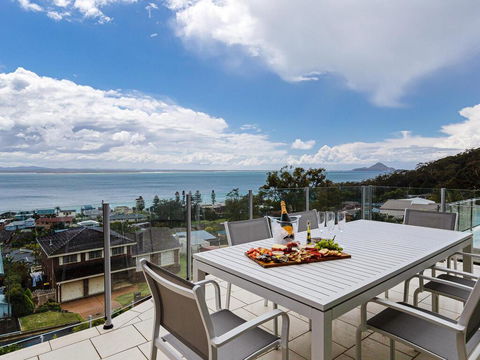 Maison De La Mer 30 Mulubinda Parade - Luxurious, Linen, Aircon And Panoramic Views - Accommodation Adelaide 0