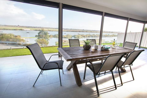 Serenity And Sweeping Murray River Views - Accommodation Adelaide 1