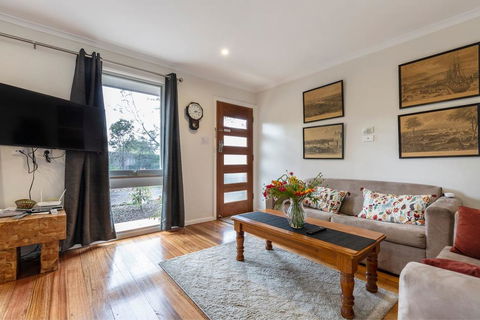 Spacious Bungalow5min Walk To Station5min To Box HillWiFiParking - Accommodation Adelaide 1
